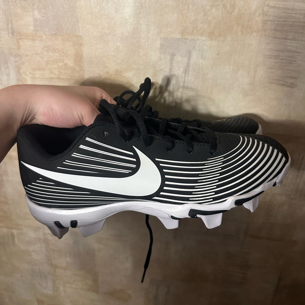 women’s softball nike cleats